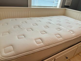 Twin Mattress ( great condition/very clean)