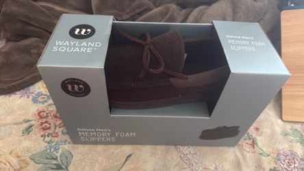 Deluxe men’s memory foam slippers size large brown