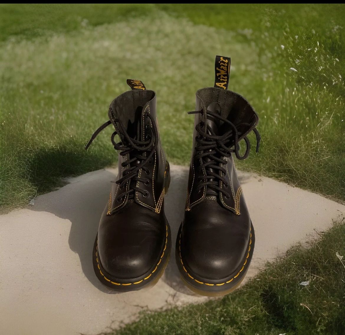 Dr. Martens 1460 Pascal  Virginia Leather Boots for Women, Size US 9