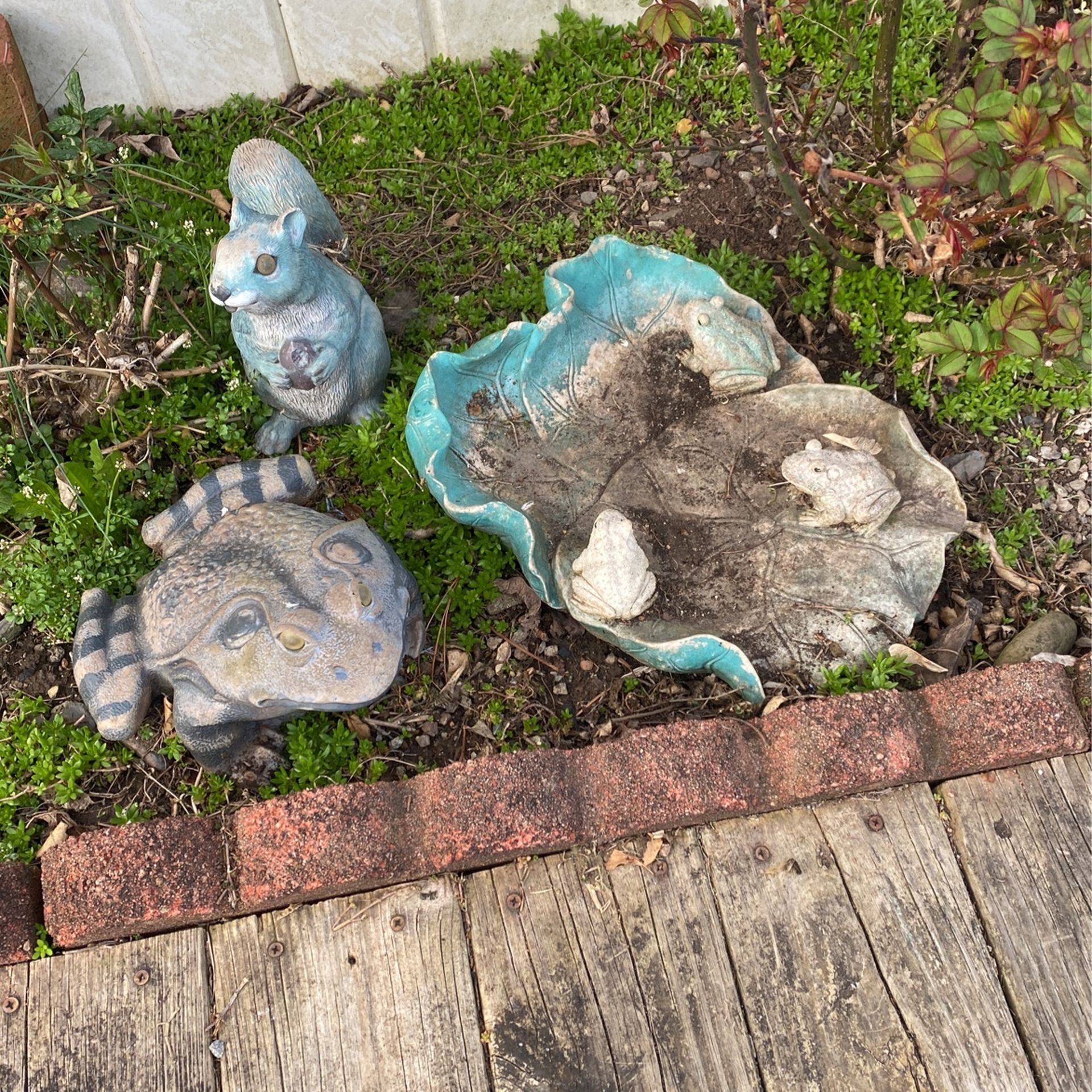 Yard Ornaments 