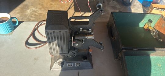 Vintage 8 MM projector