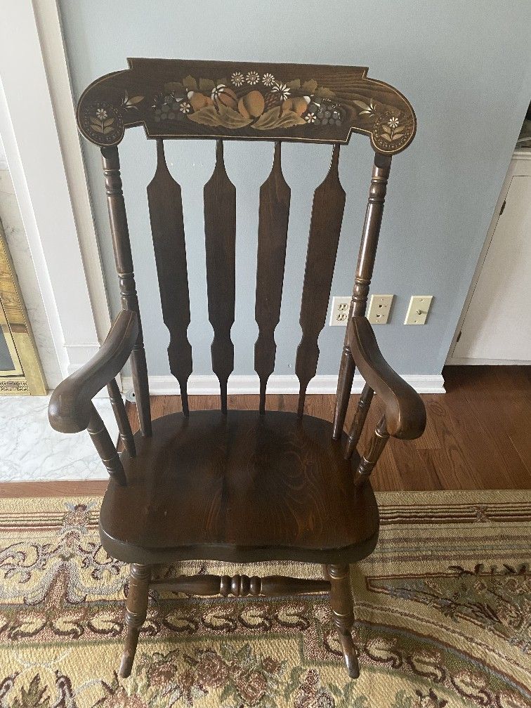 Beautiful Looking Rocking Chair 