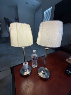 Minimalist table lamp