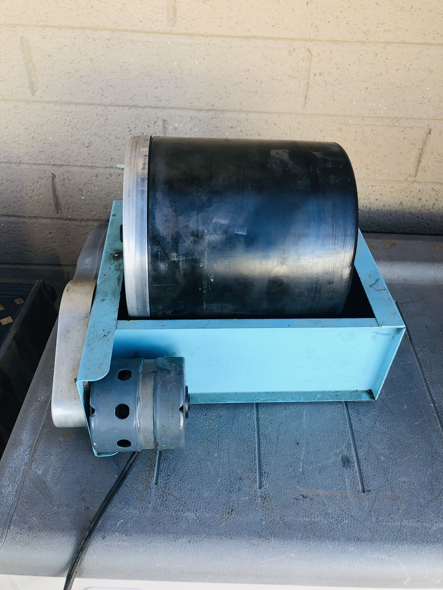 Lortone 6 Pound Rock Tumbler 