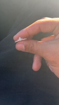 Wedding/engagement ring