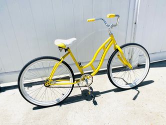 Yellow Schwinn beach cruiser