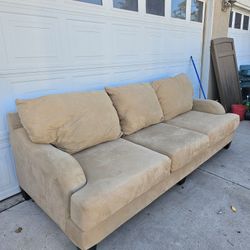 Will Take Best Offers Not Free Couch Very Comfortable Has Zip You Can Wash It 