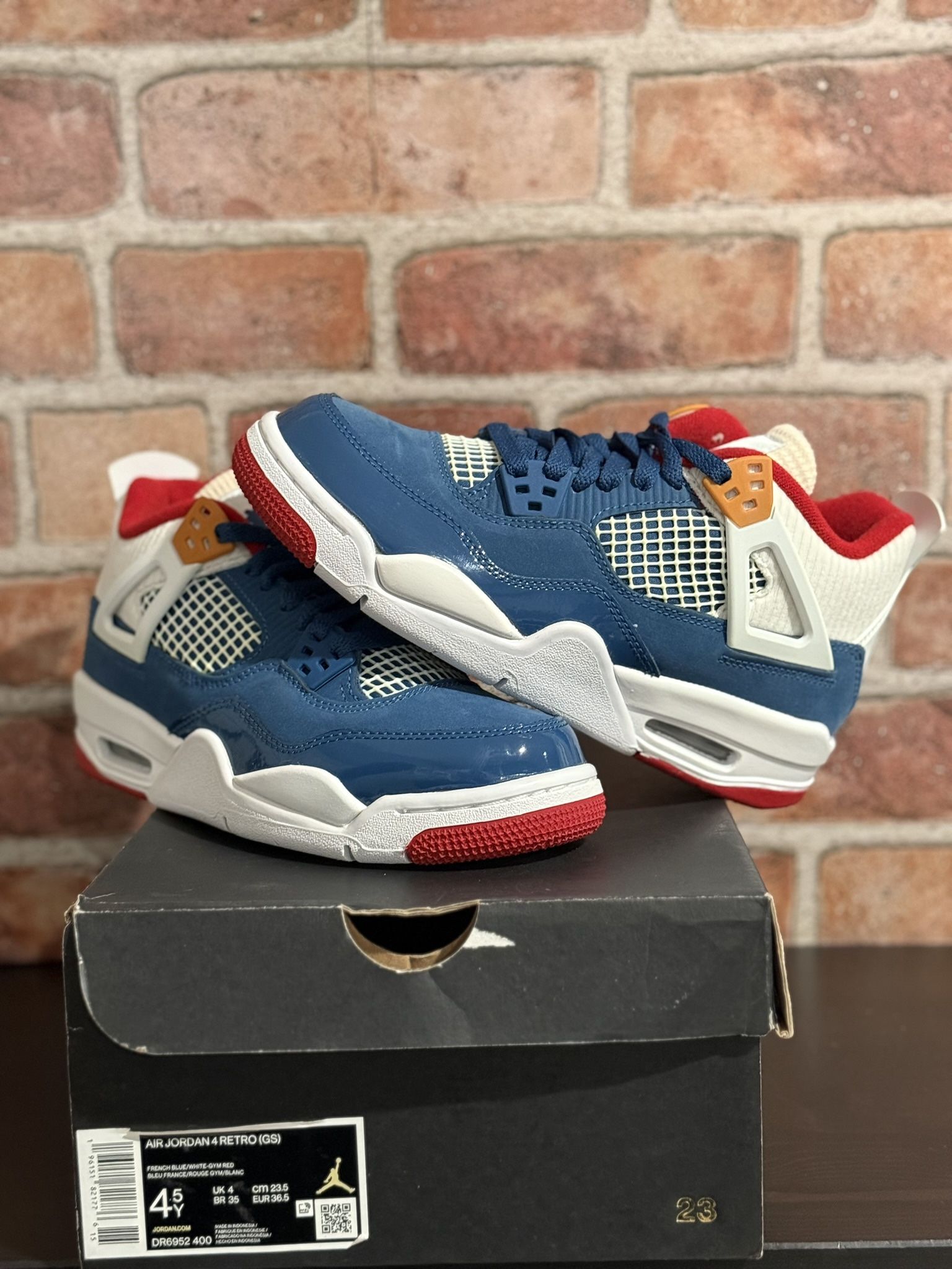 AIR JORDAN 4 RETRO (GS) 4.5youth Kids Size They Are Turning Yellow!