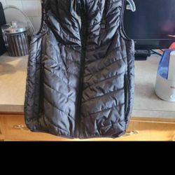 Check this out....Ladies heated vest by Changeown...size Medium ...this has a USB plug and charge it up...push the button on the front of the vest...
