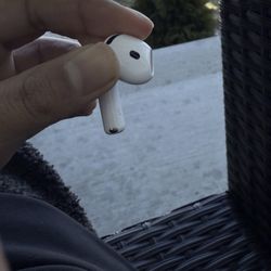 AirPods (4th Generation) 