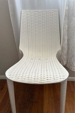 White desk chair