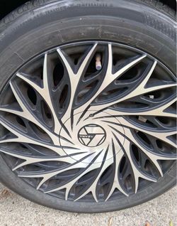 Azara 18in rims an tires