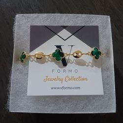 18k Gold Green Clover Shaped Bracelet 