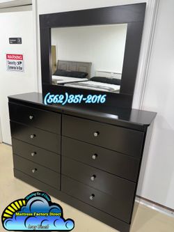 Black 8 drawer Wide dresser with metal gliders & Big Mirror- Tocador negro con espejo incluido