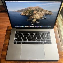 2019 Apple MacBook Pro 16GB Intel I7 6Core 512GB With Only 104 Count On Battery, Excellent Shape, Comes With Charger
