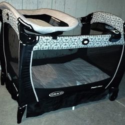 Graco Pack ‘N Play Playard Snuggle Suite LX  $55 Firm Clean and in Good Condition 