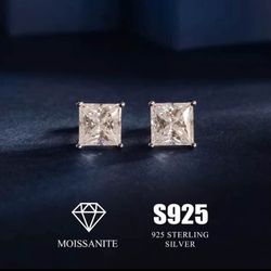 7mm VVS Moissanite Stud Earrings 
