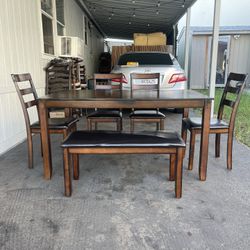 Mesa 4 Sillas 🪑 Y Banca Tapicería Nueva