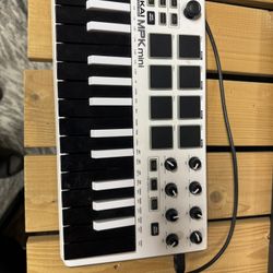 Akai Professional MPK Mini MK3 white
