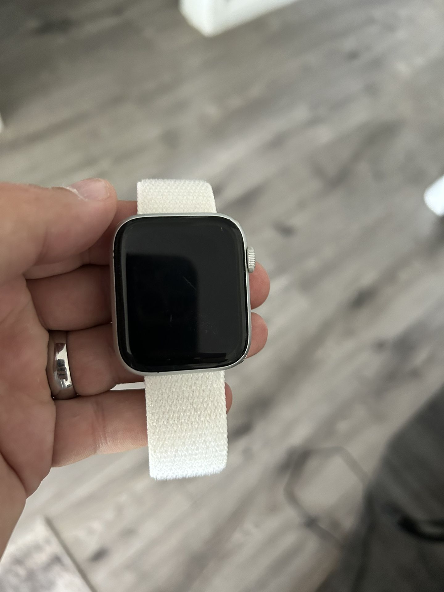 Apple Watch Series 4 44mm for Sale in Oxnard, CA - OfferUp