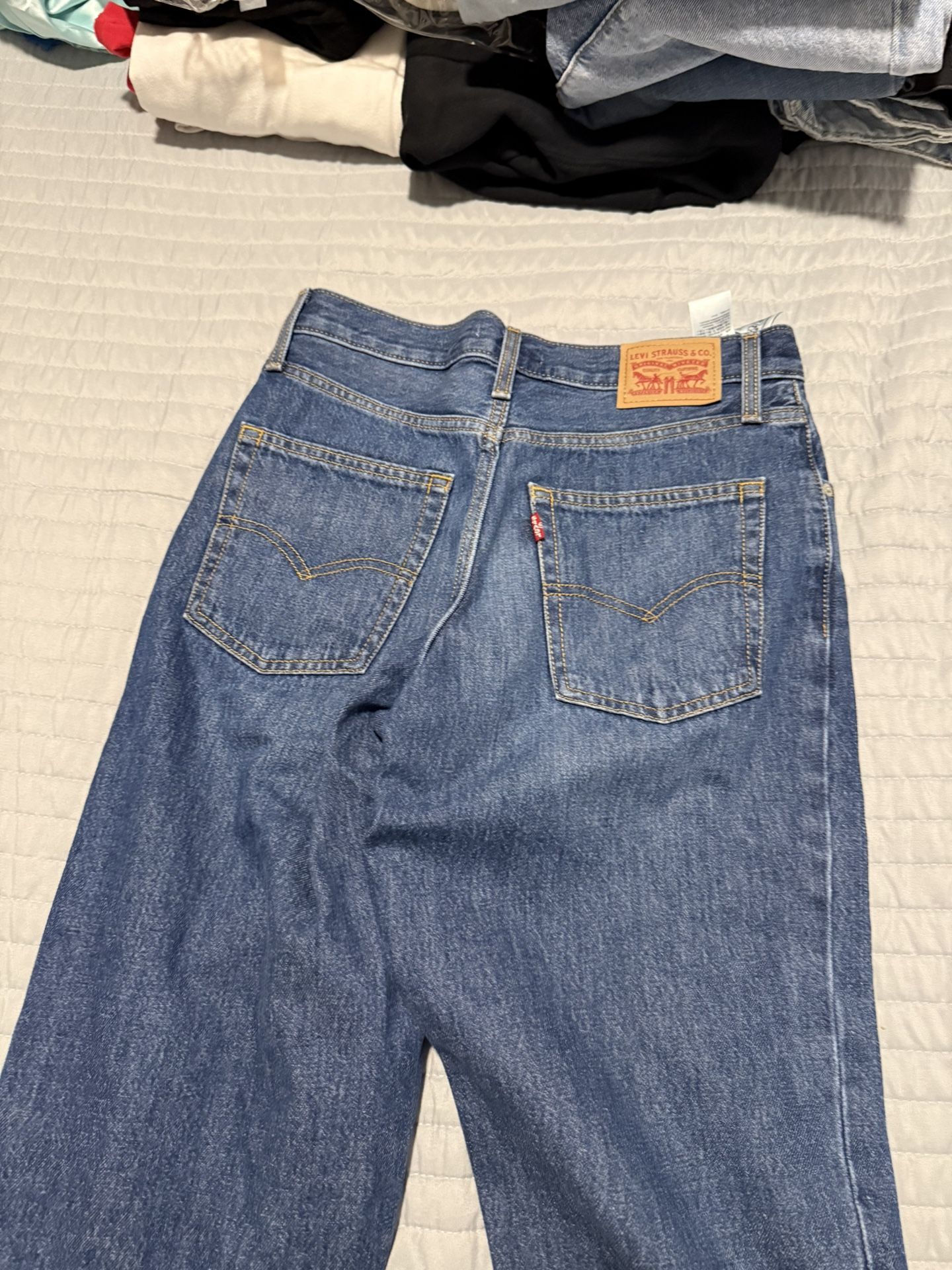 Back To School / Women’s Levi Jeans
