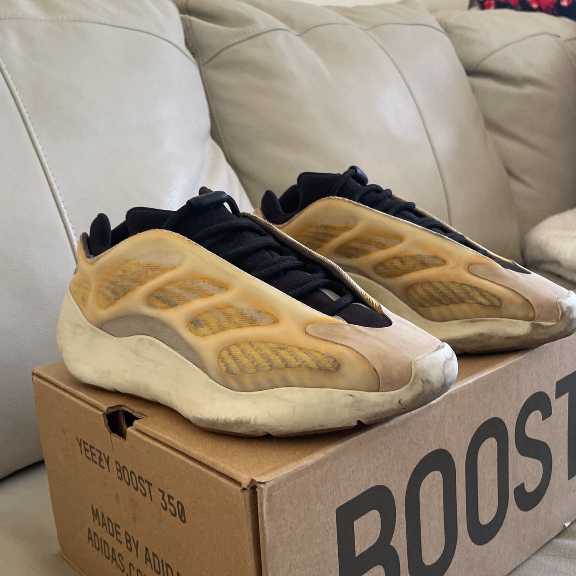 Yeezy 700v3 Azael