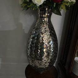 Long Shiny Vase 