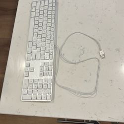 Apple Keyboard 