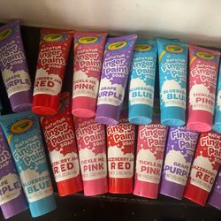 STOCKING STUFFERS Crayola Bath Paints 7 For $5 