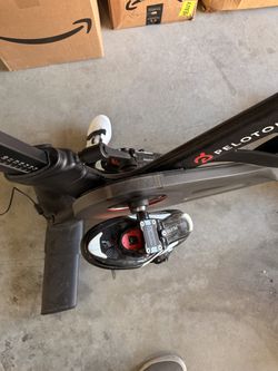 2021 Peloton Bike 2nd Gen Excellent Condition Low Usage - San Diego, CA