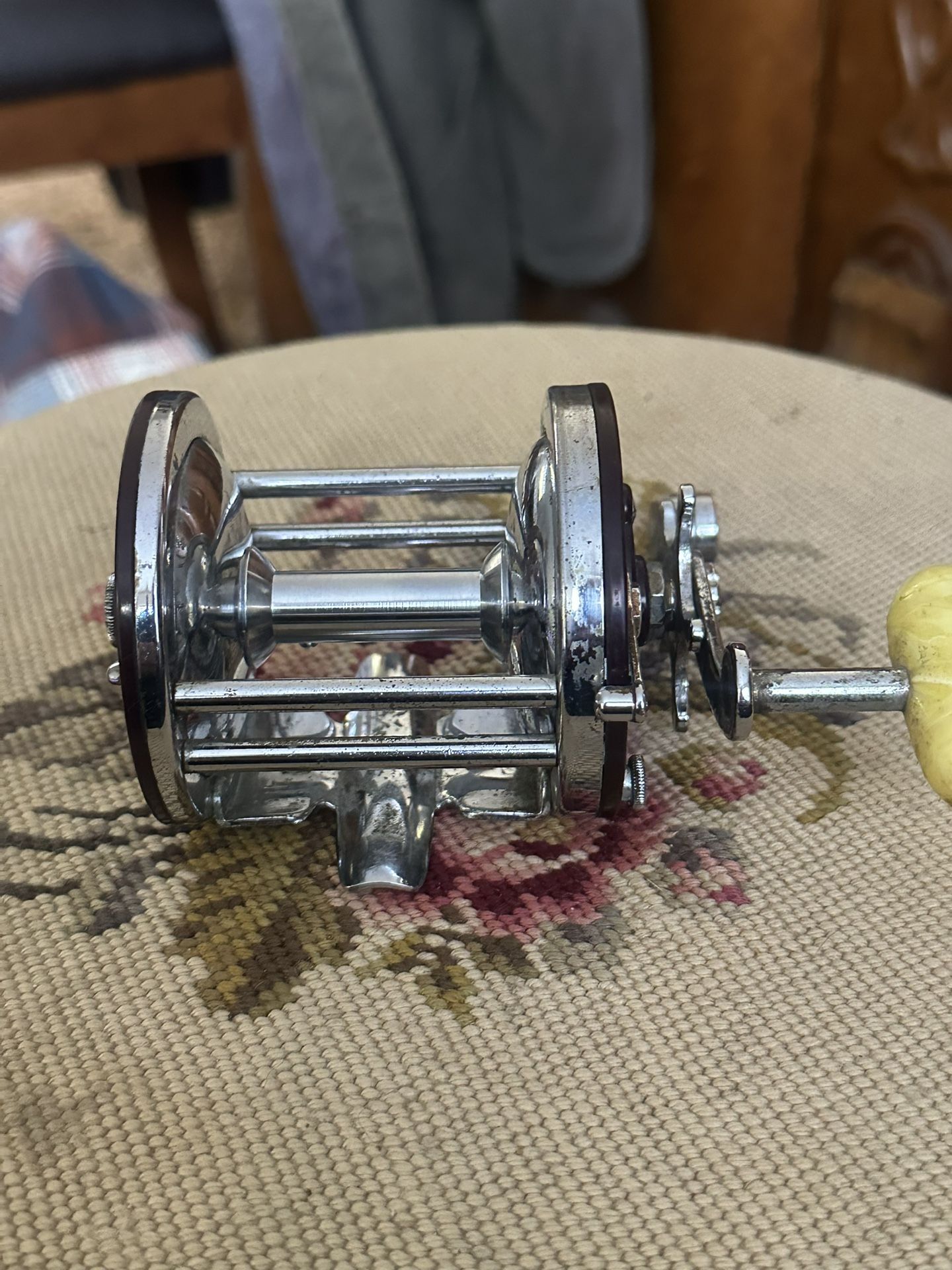 Old Fishing Reel Penn Red Yellow Vintage 
