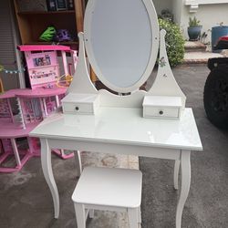 Dressing Table with mirror