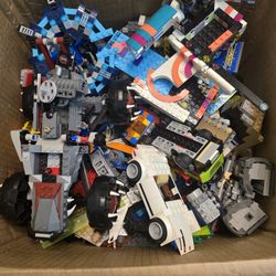 A Lego Lot Of 15.4lbs With Minifigs 