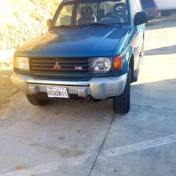 MITSUBISHI MONTERO 