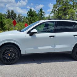 2017 PORSCHE CAYENNE 