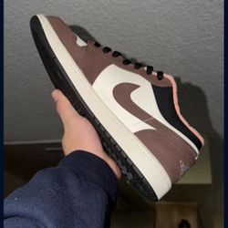 Jordan 1 Mocha Low SE Size 9.5