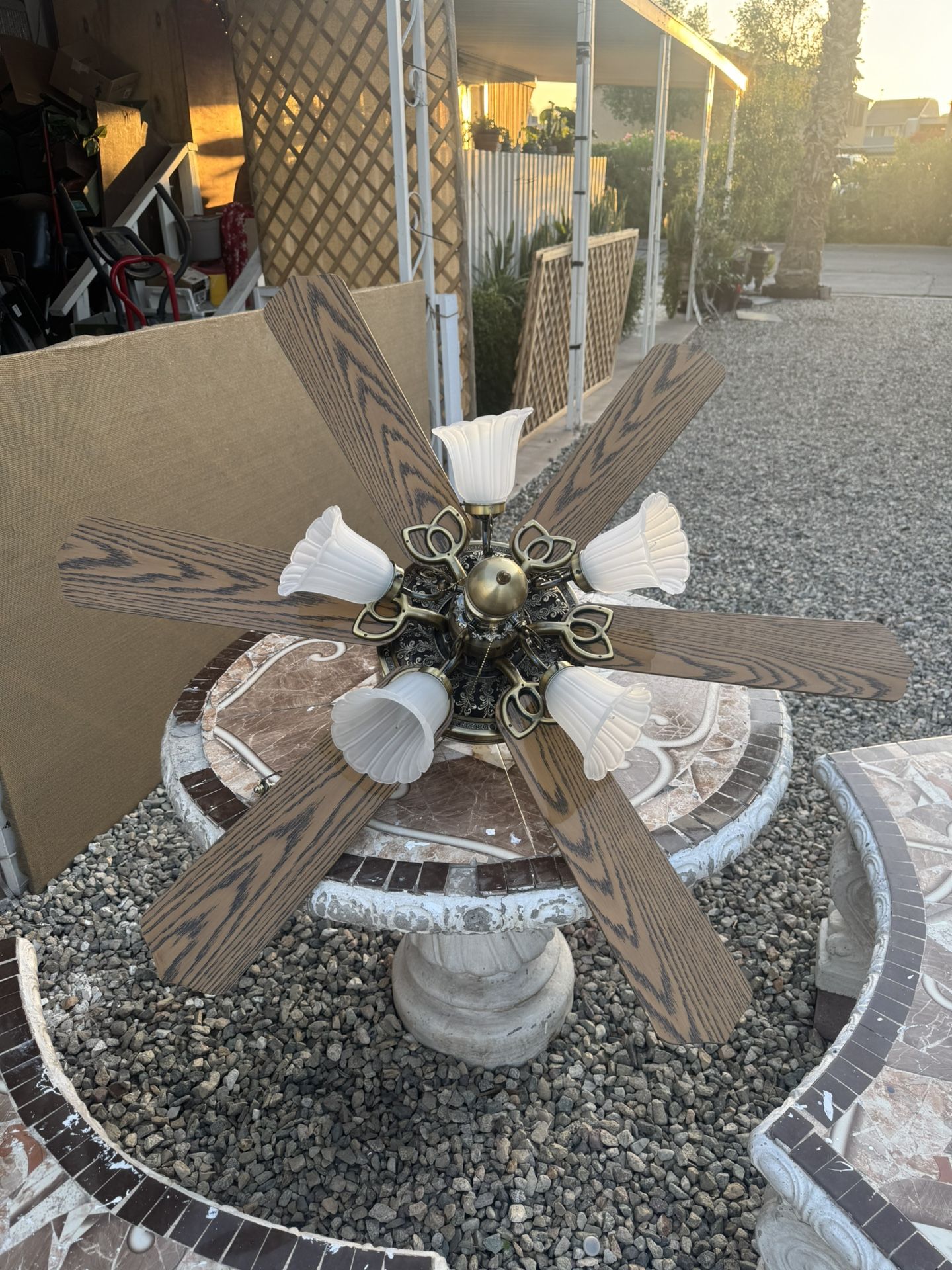 EXELENTE Ventilador De 6 Aspas Trabaja EXELENTE. $30. Lo Tengo En El Centro. (contact info removed)