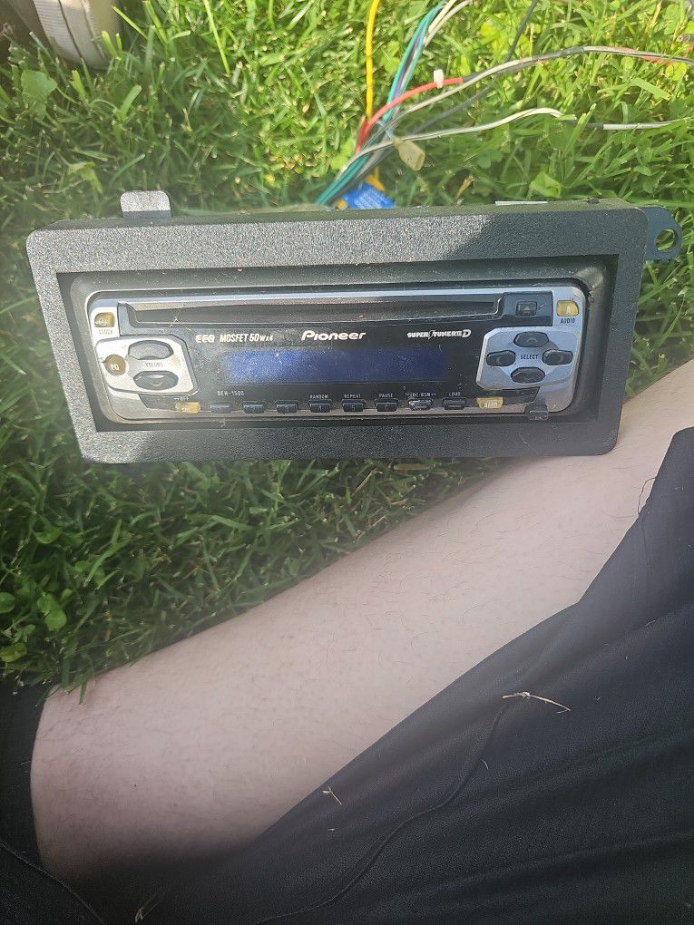 Pioneer Radio And Cd Player