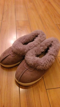 EUC Barely worn indoors only UGG Kid's slippers