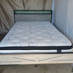 Full Size Bed.  Cama Matrimonial 