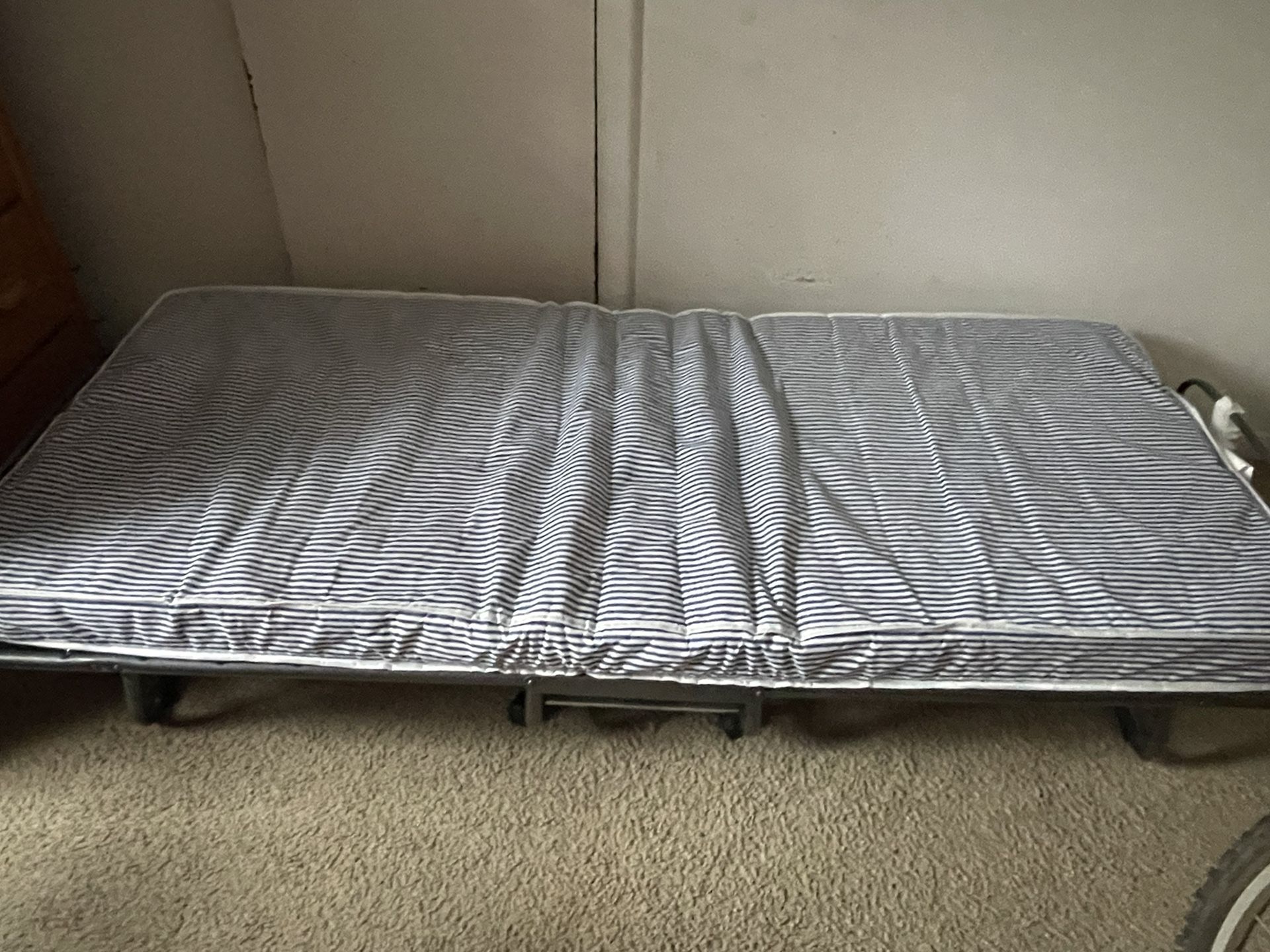 Bed ( Twin Folding Rollaway 