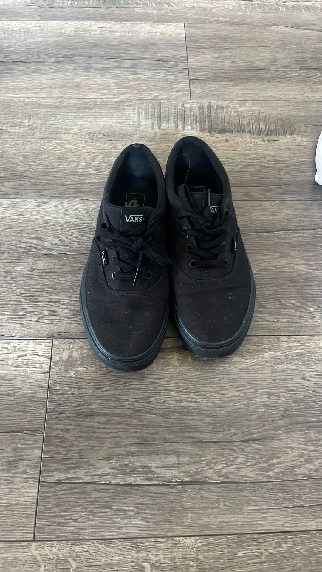 Men’s 9.5 Black Vans