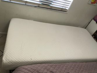 $60 Cama full/ twins con colchón nuevo y su cover.