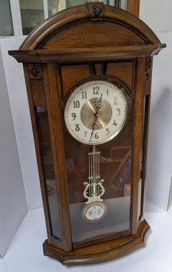 Vintage Rhythm brand Wall Clock  Westminster chime.  Selectable  Tones/Songs