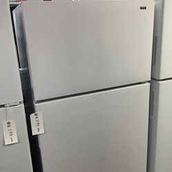 Hotpoint 15 Cu Ft Top And Bottom Fridge. 1 year Warranty 