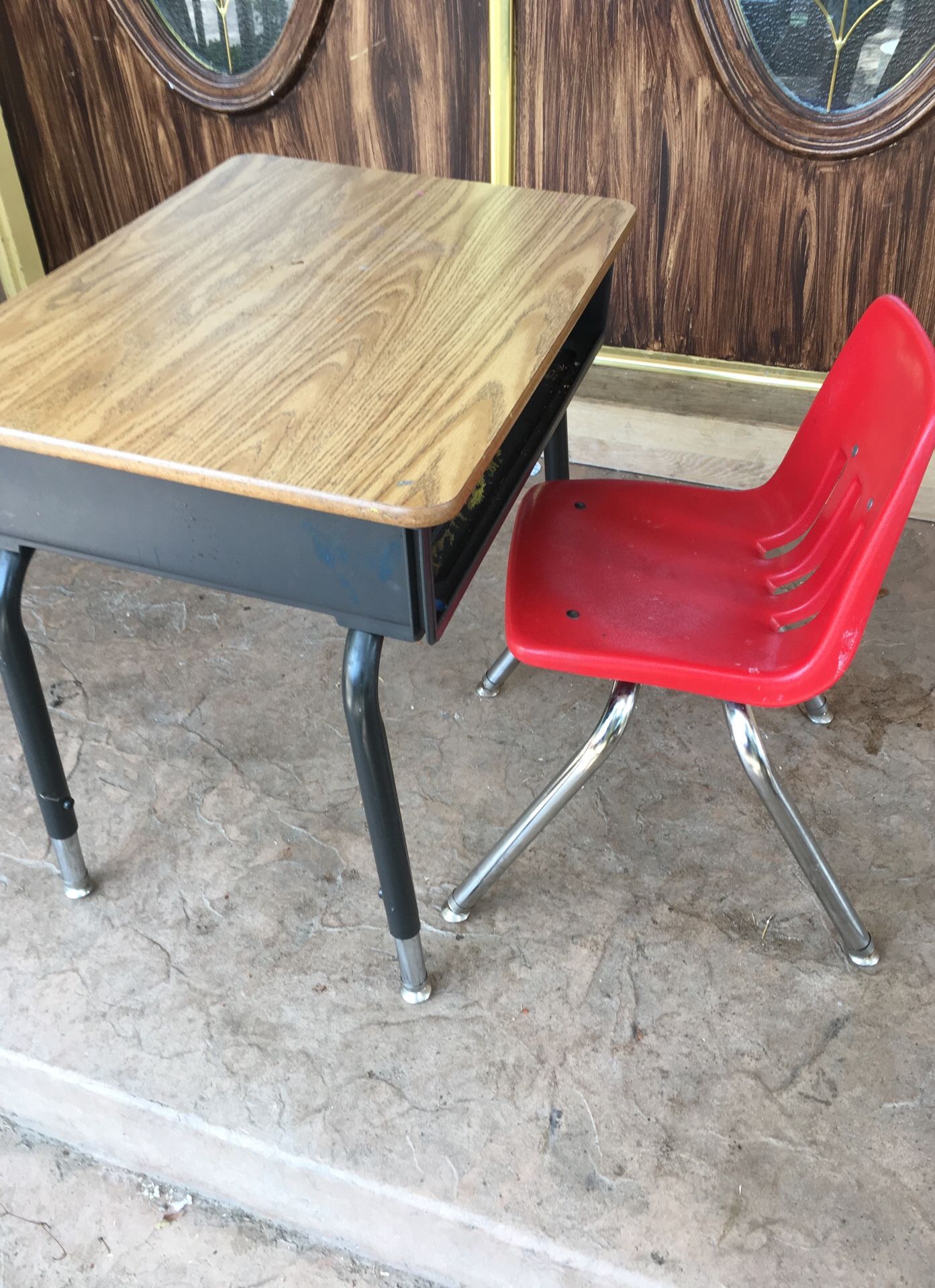 Kids school desk and chair