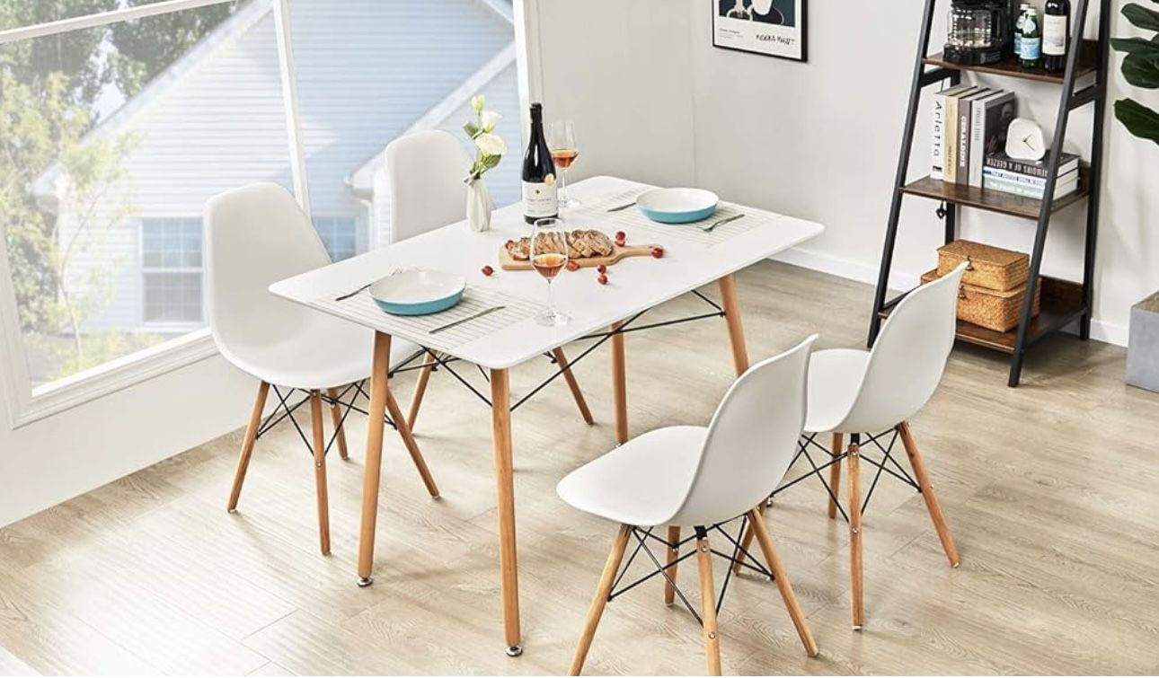 Dining Table With 4 Chars 