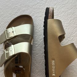 Arizona Birkenstock  Gold Women Size 6,5