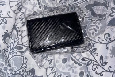 Men’s wallet with AirTag pocket