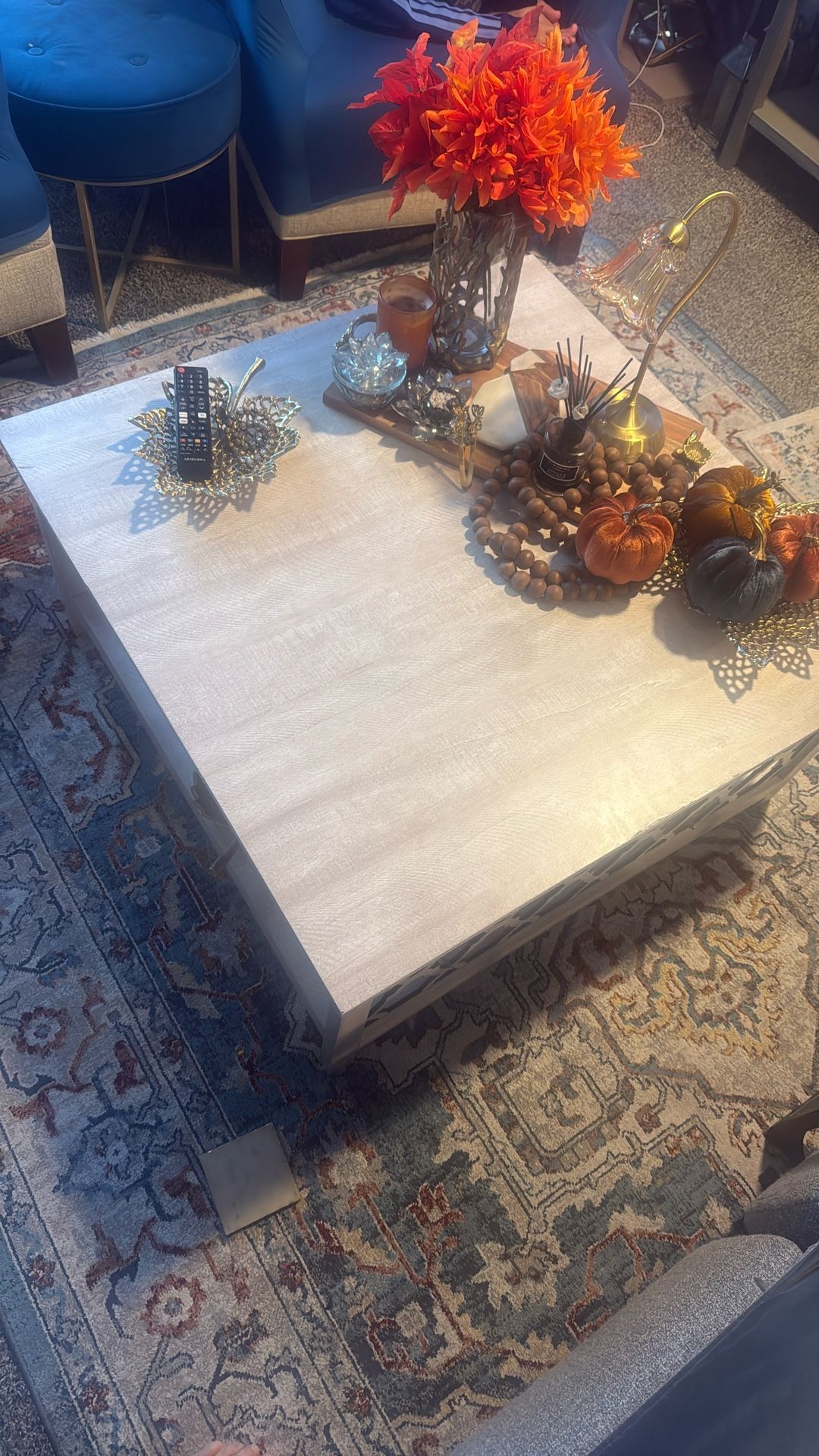 Coffee table like a new